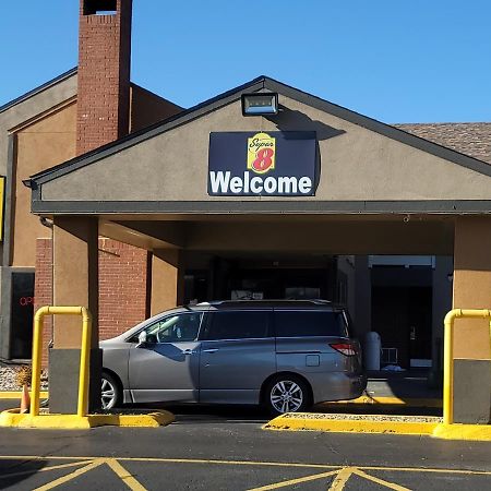 Super 8 By Wyndham Kansas City Airport North Motel Exterior photo