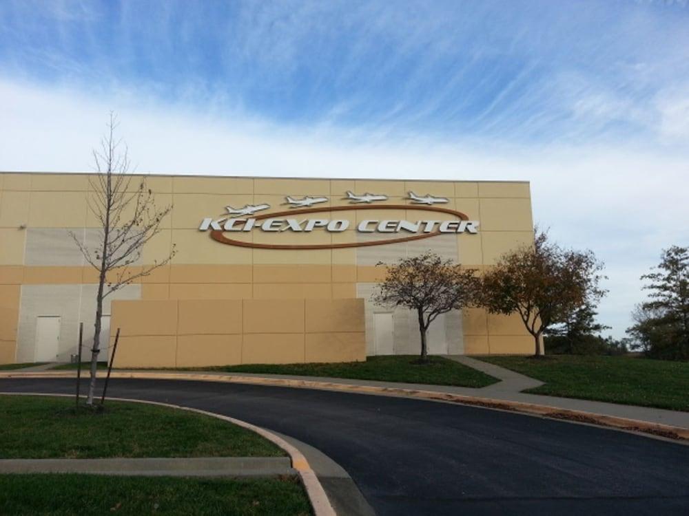 Super 8 By Wyndham Kansas City Airport North Motel Exterior photo